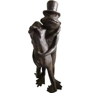 Vintage garden home decor accessories antique resin crafts piece love hugging frog figurine statue decorations