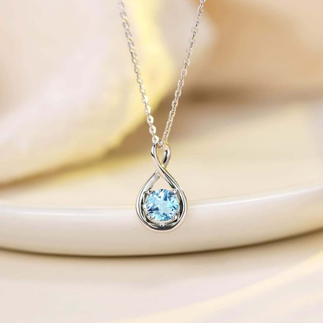 Gem pendant necklace