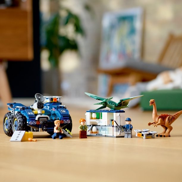LEGO Jurassic World Gallimimus and Pteranodon Breakout 75940 Building Set (391 Pieces)